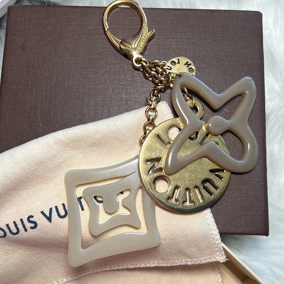 Louis Vuitton Women's Keychain/Bag Charm Beige Brown Gold with Box & Dust Bag - Picture 14 of 17
